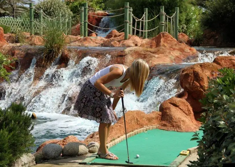 Tropical golf