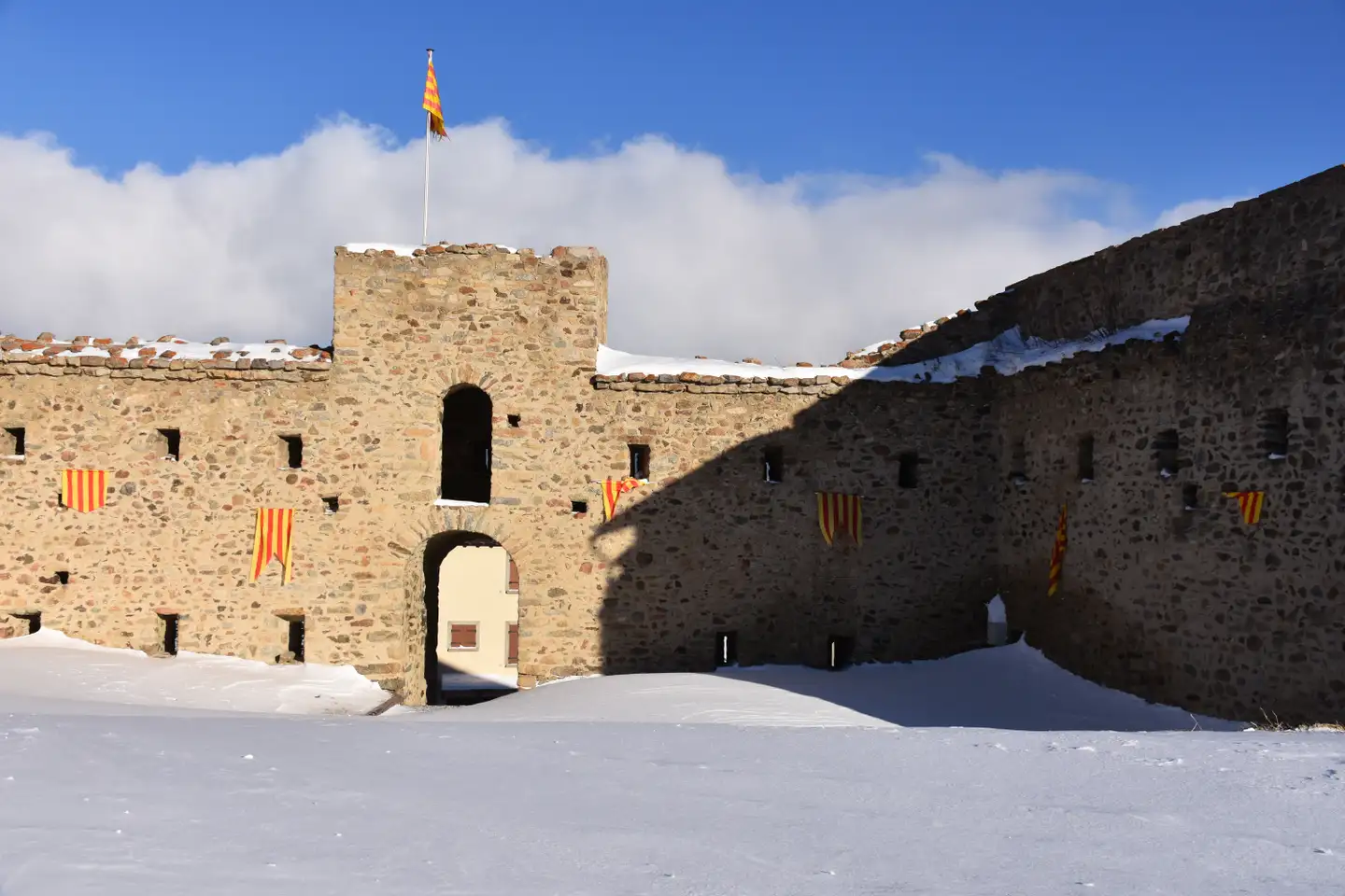Porte tour du château