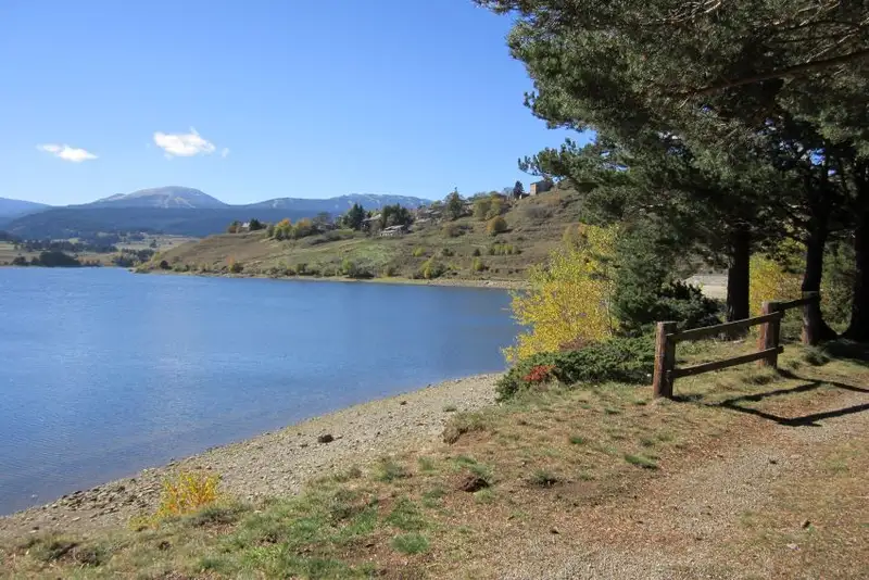 Tour du lac de Puyvalador (PR30)