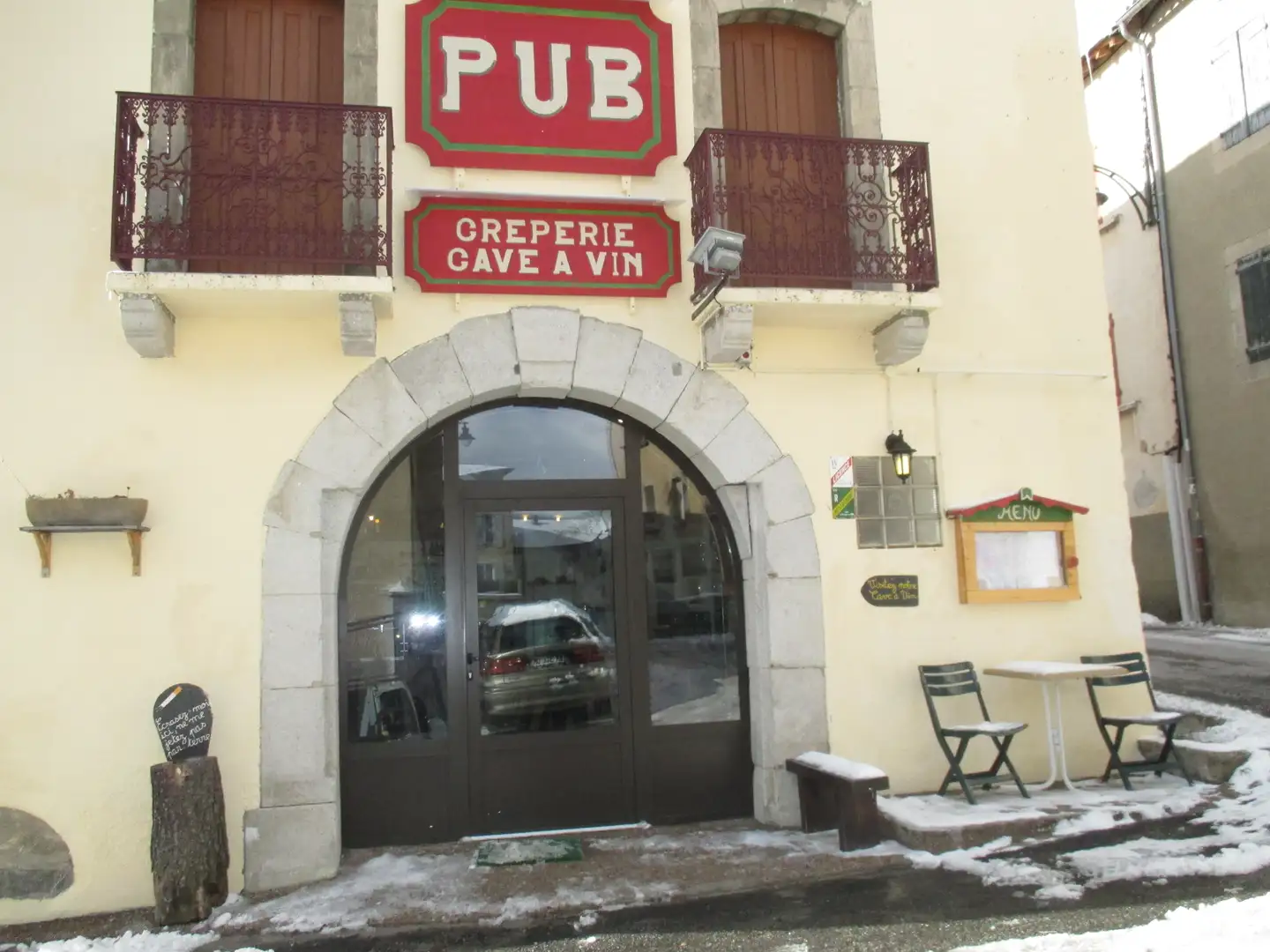 Le Carcanet - Pub - Cave a Vin